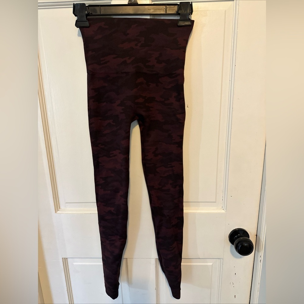 Spanx Red Camo Print‎ Leggings High Waist Size Small Stretch Casual